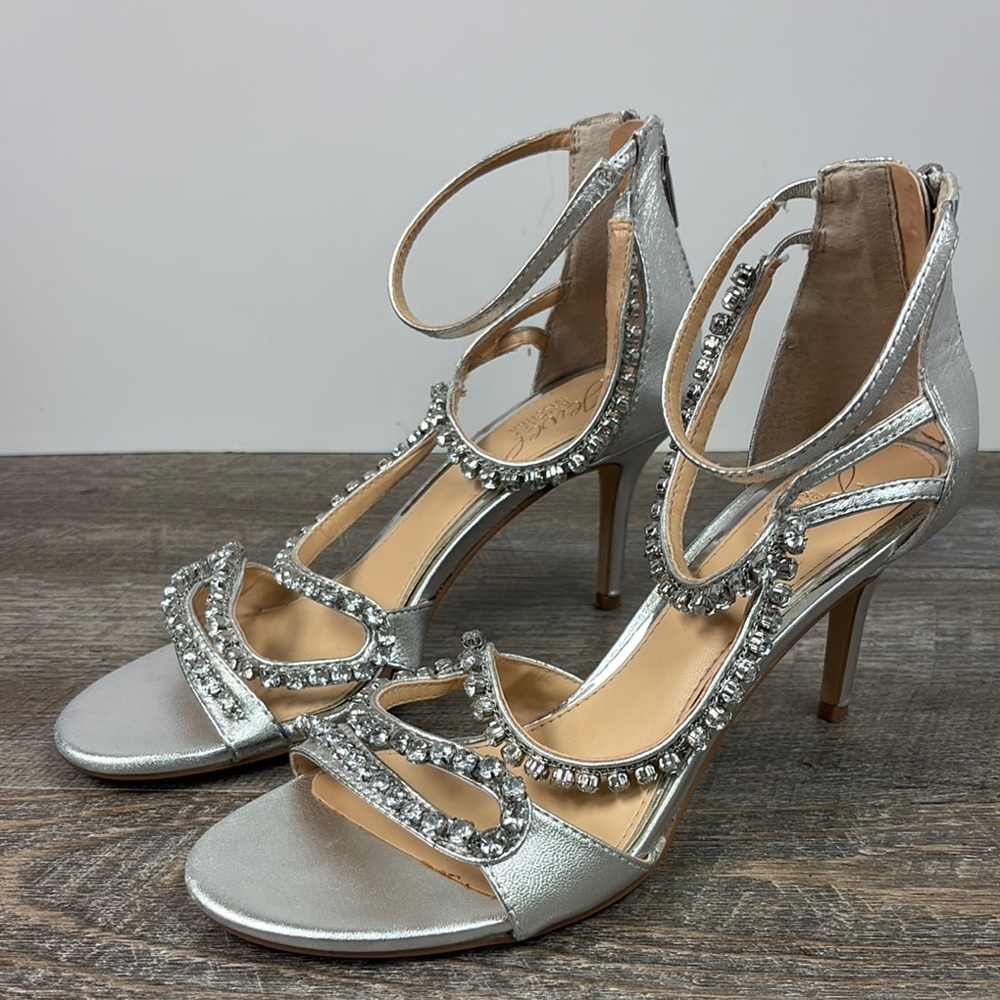 Jewel Badgley Mischka Silver Metallic Leather Rhinestone Embellished Heels 8
